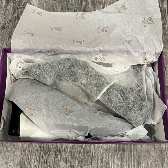 Beast Fashion NIB Faux Suede Point Toe Pumps - Picture 8 of 11